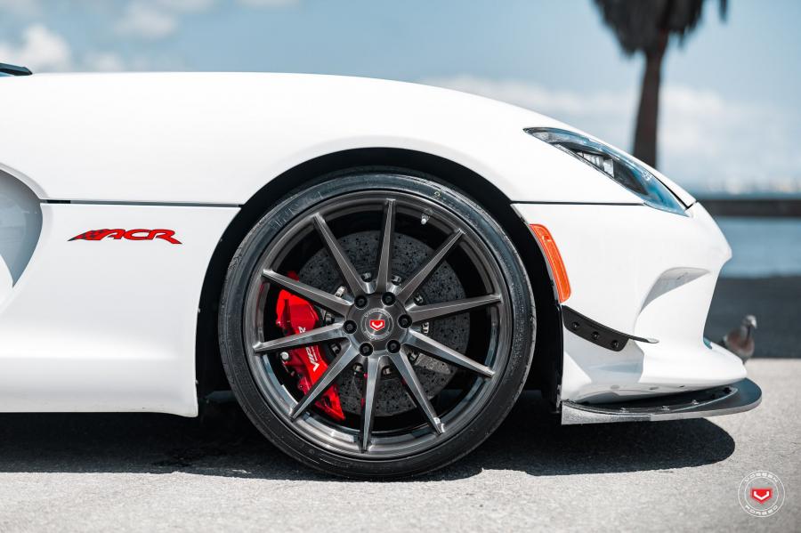 Детали экстерьера Dodge Viper ACR on Vossen Wheels (VPS-310) 2018 года  (фото 19 из 19)
